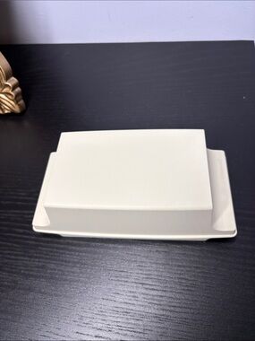 Tupperware Ivory Butter Keeper - Classic Ivory Finish
